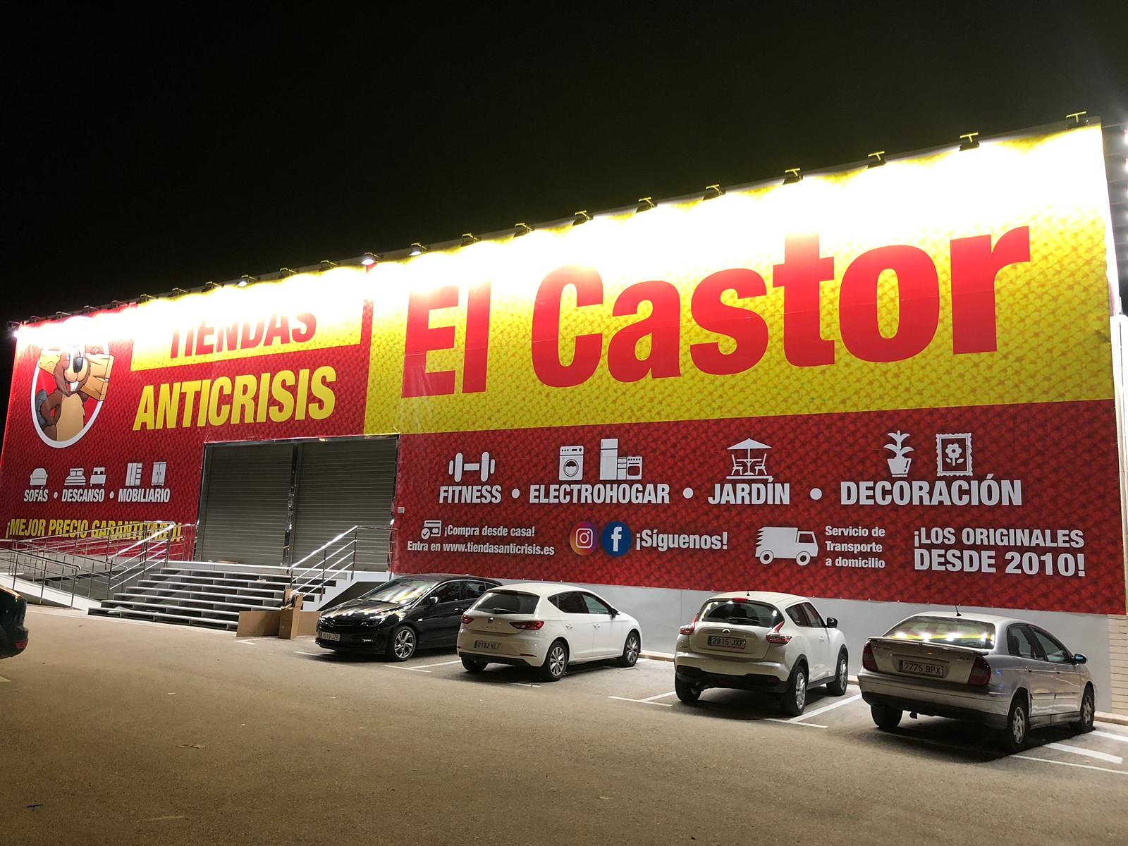 Tiendas Anticrisis El Castor, iluminación exterior